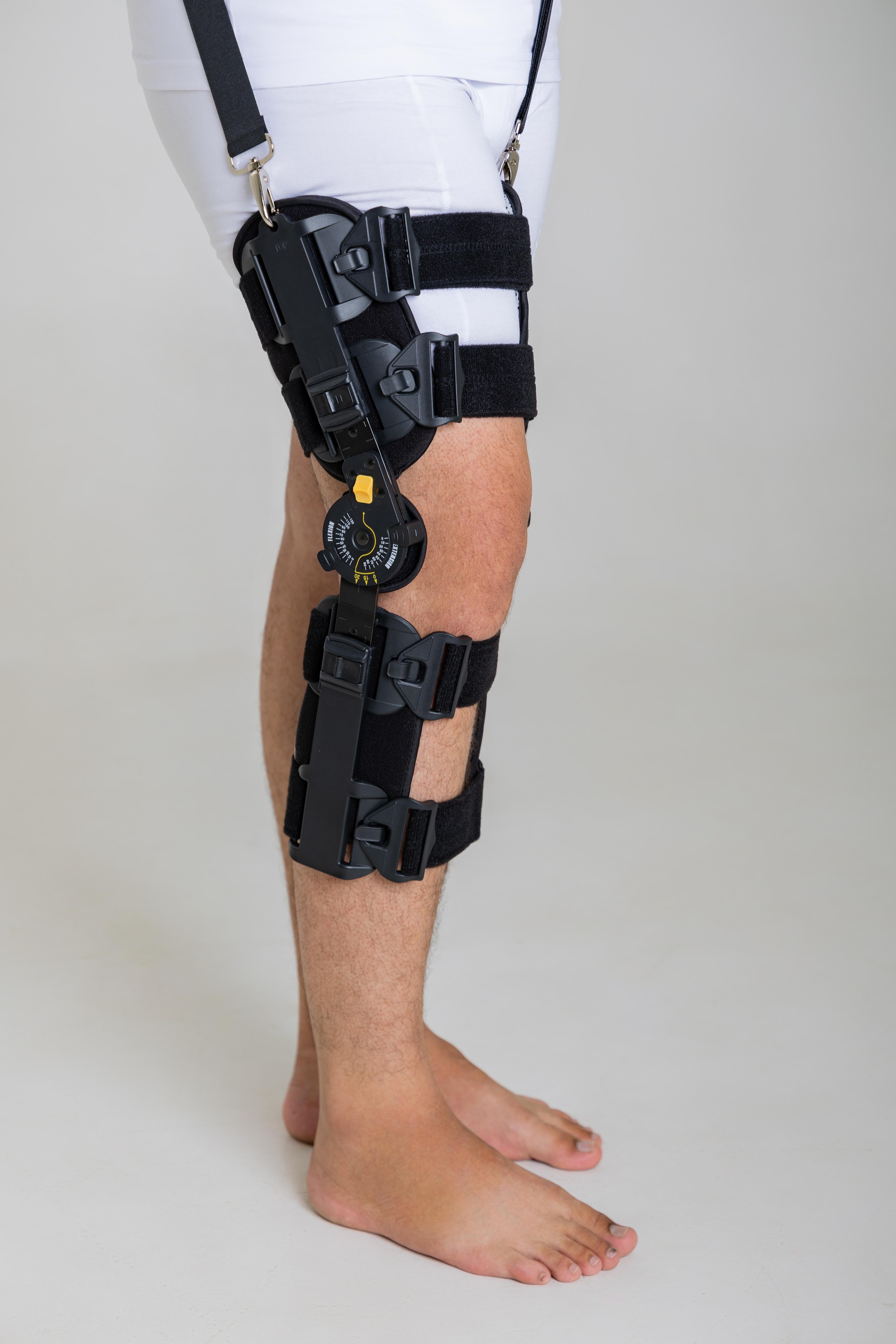 Ортез коленного сустава с регулируемой степенью сгибания и фиксации 