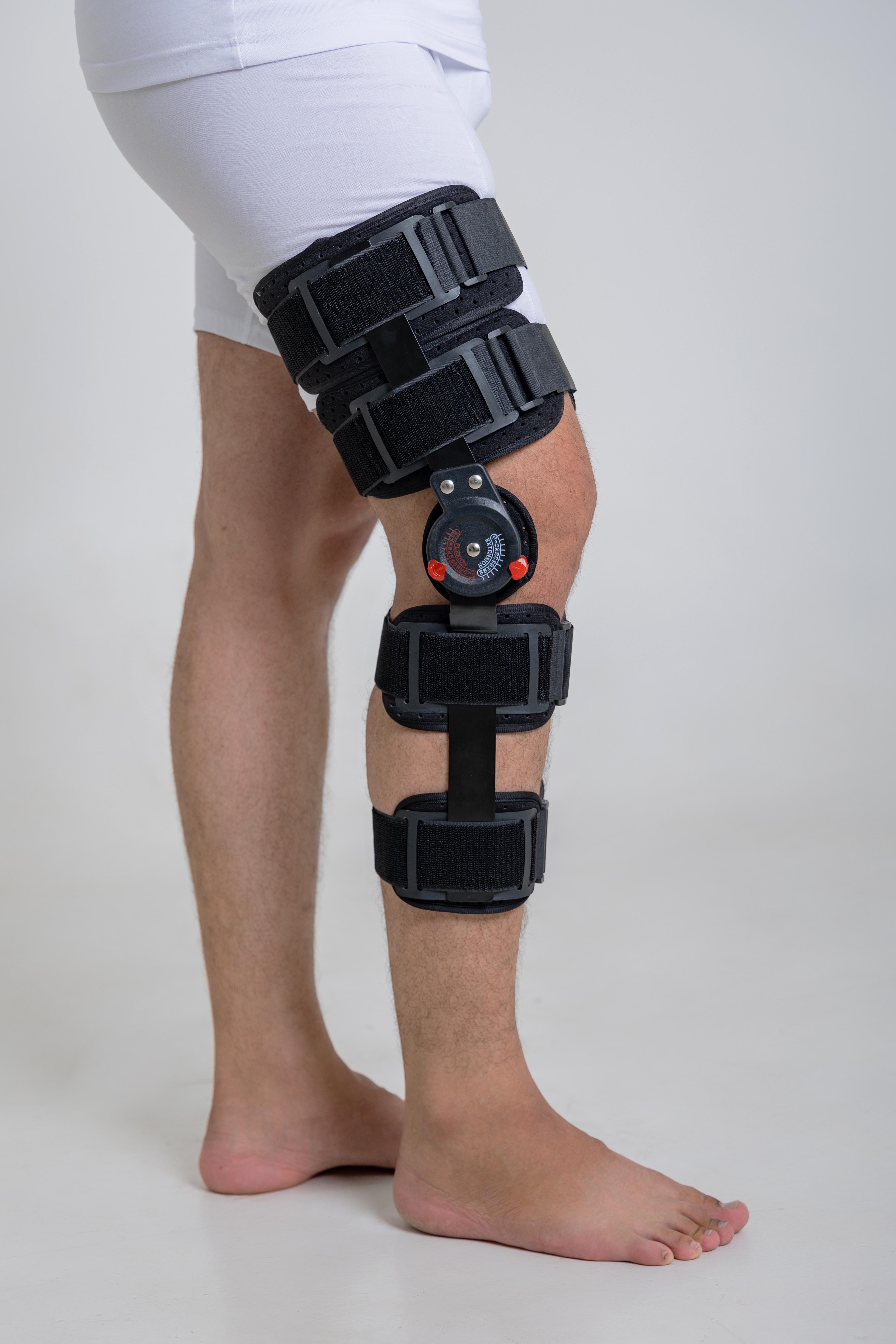 Ортез коленного сустава с регулируемой степенью сгибания и фиксации 