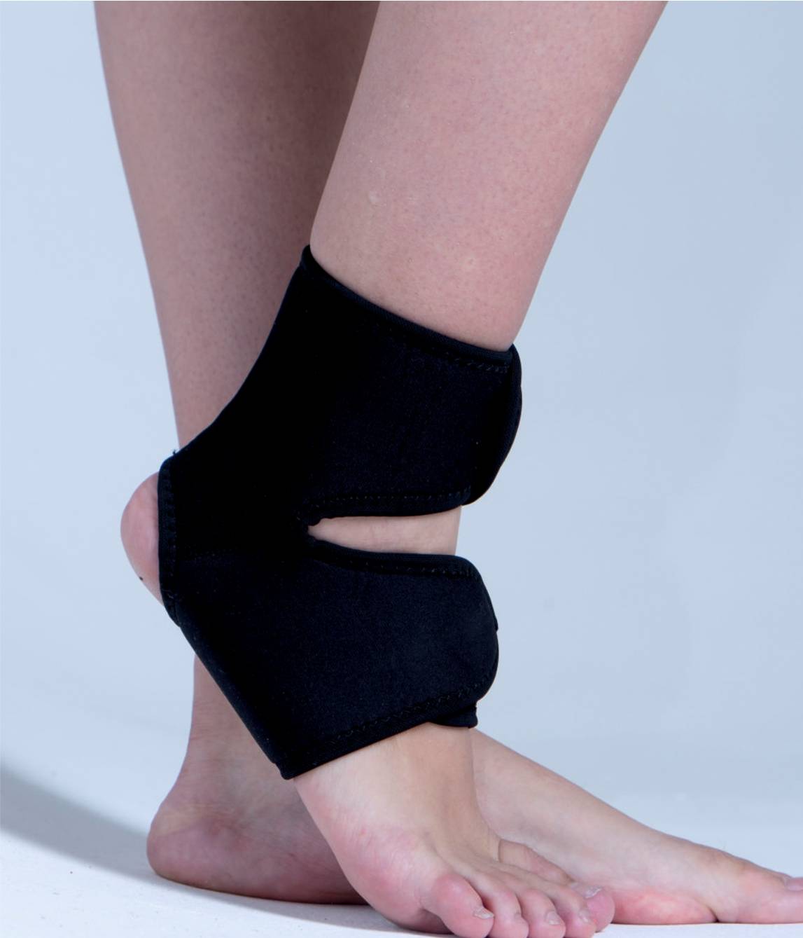 Повязка медицинская из неопрена для фиксации голеностопного сустава