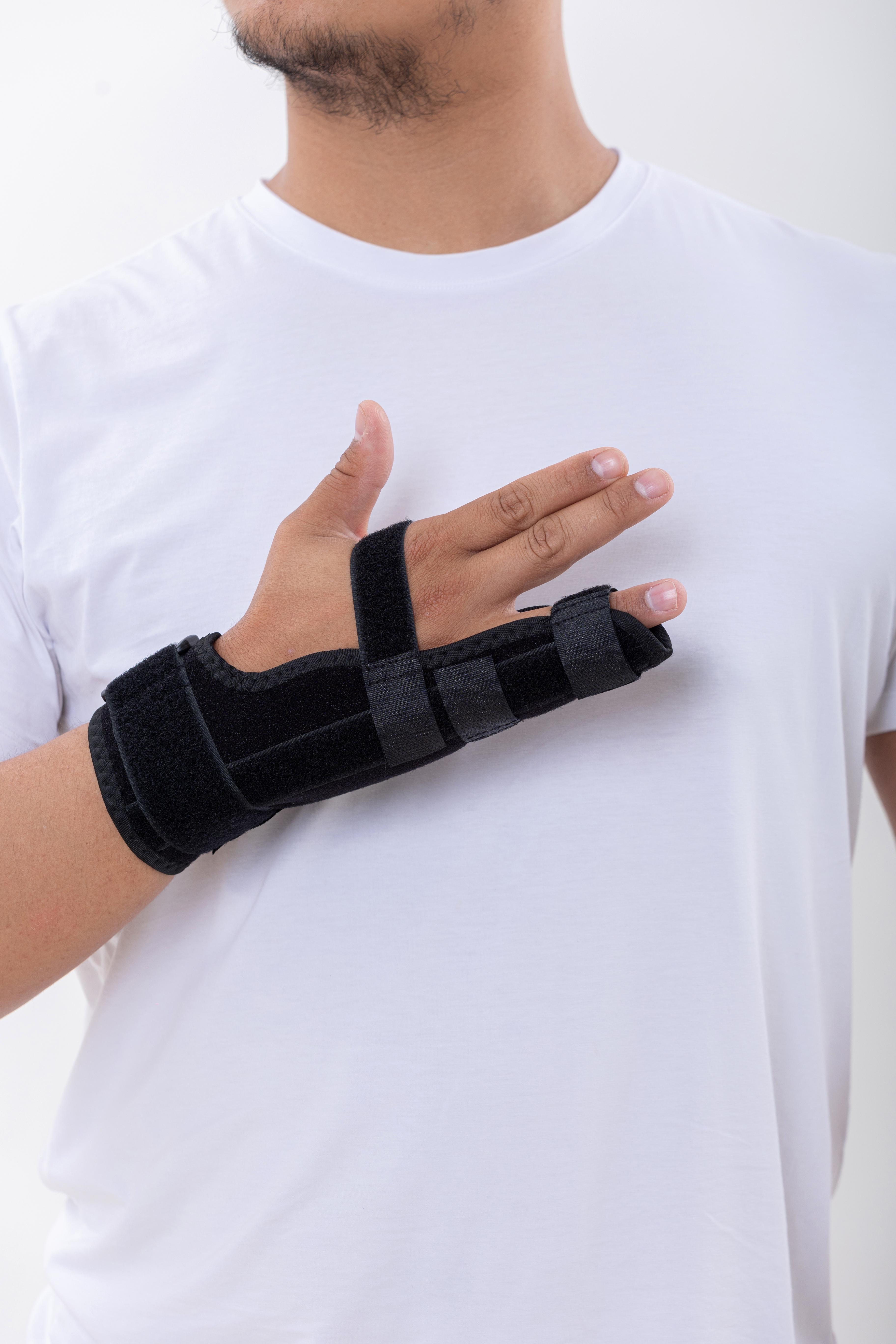 Бандаж на лучезопястный сустав с фиксацией 4 и 5 пальцев руки